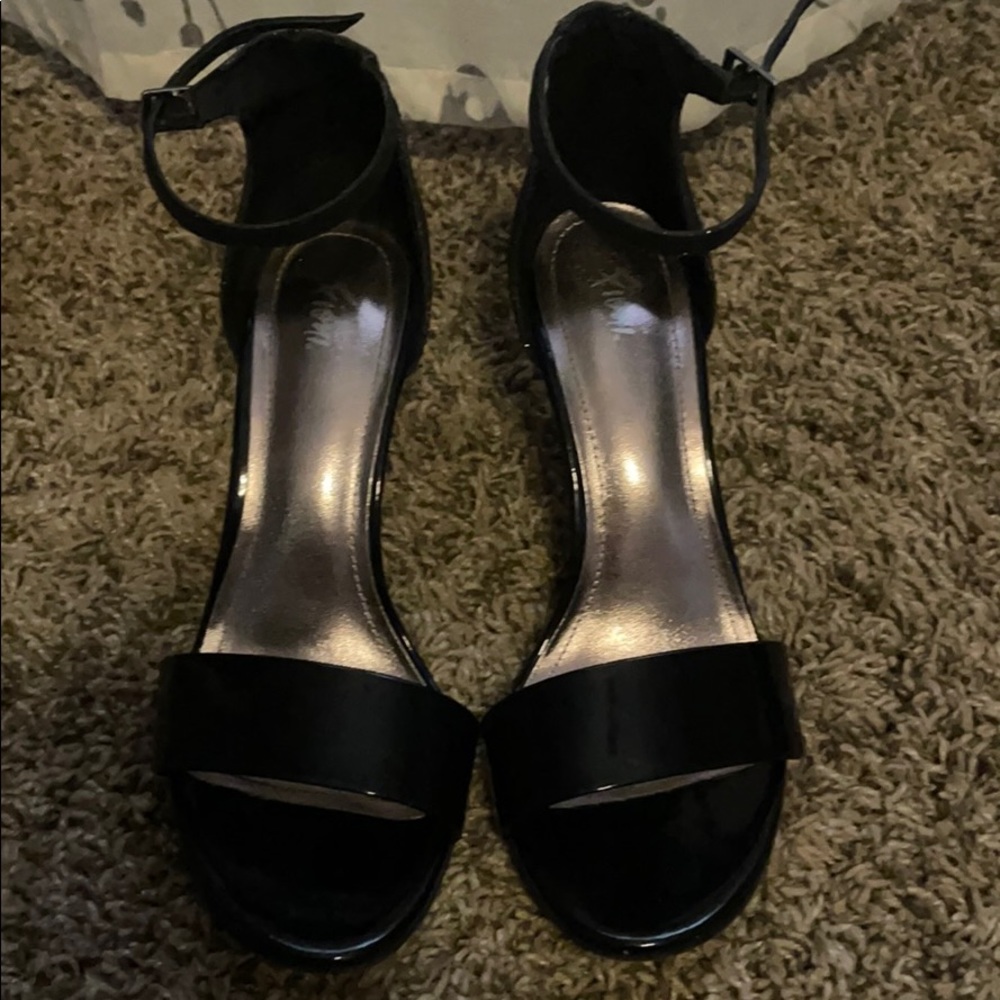 Black sparkling heels